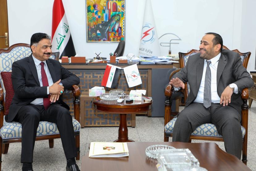 رئيس هيأة التصنيع الحربي يجري زيارة إلى وزير الكهرباء
