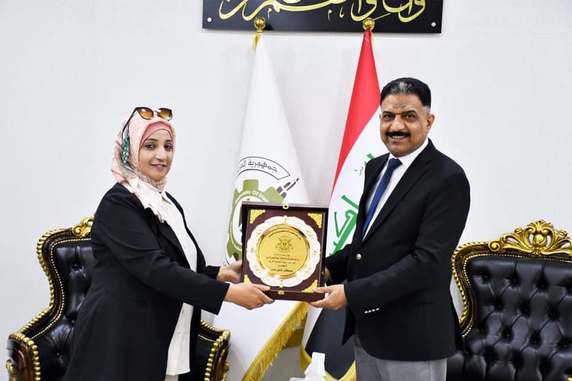 بمناسبة يوم المرأة العالمي.. رئيس هيأة التصنيع الحربي يكرّم مجموعة من موظفات الهيأة بدرع المرأة المثالية.