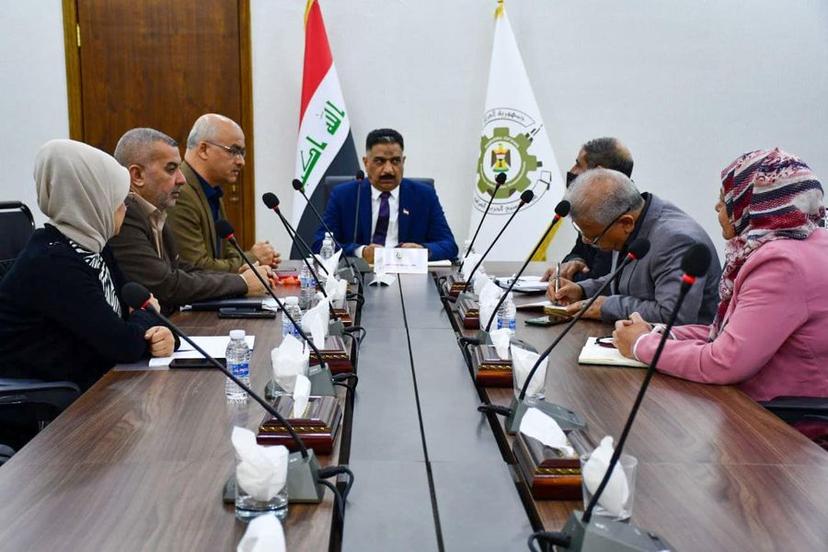 رئيس هيأة التصنيع الحربي يوجه بإنجاز معاملات ترفيع الموظفين وعلاواتهم خلال مدة أقصاها الاثنين المقبل.