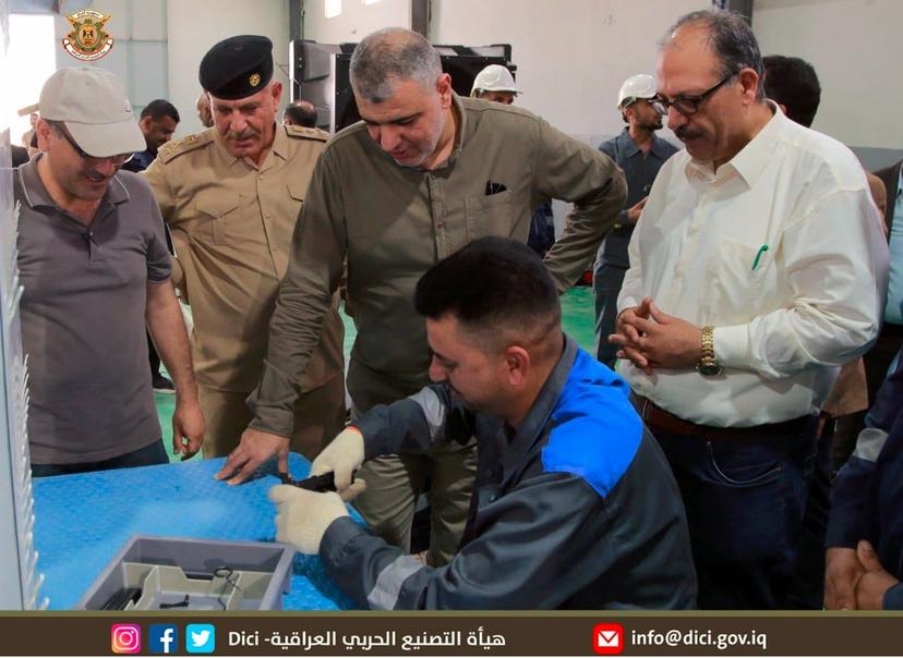 رئيس هيأة التصنيع الحربي يجري تجارب الوجبة الأولى لمسدس بابل