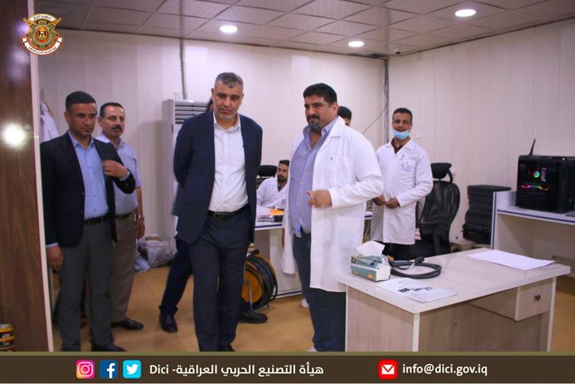 رئيس هيأة التصنيع الحربي يزور شركة الصناعات الحربية للاطلاع على مشاريع البطاريات والكاميرات الحرارية
